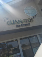 Guanatos Ice Cream outside