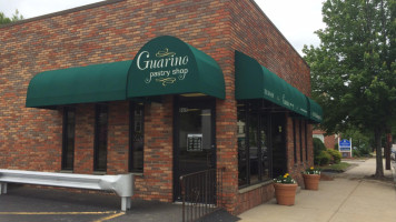 Guarino's Pastry Shop outside
