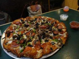 Round Table Pizza food