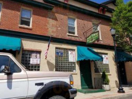 The Olde Towne Tavern outside