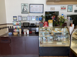 Dianda's Bakery San Mateo inside