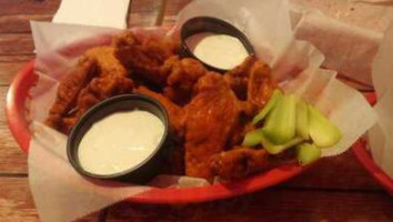 Rooster's Wings And Brews food