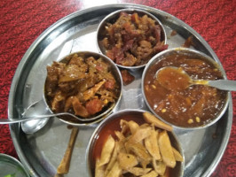 Lucky Vaishno Dhaba food