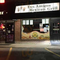 Tres Amigos Mexican Grill outside