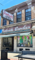 Parkside Candy outside