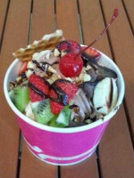 Beach N Yogurt food