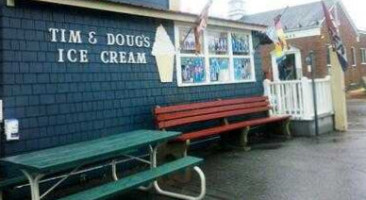 Tim Doug's Ice Cream outside