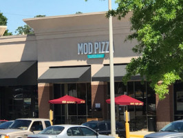 Mod Pizza outside