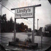 Lindy's Chicken outside