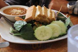 Nisa's Thai Kitchen food