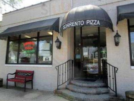 Sorrento's Pizza outside