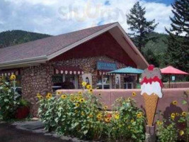 Rock House Ice Cream outside