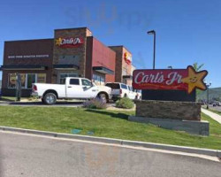 Carl's Jr. outside