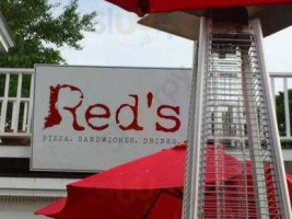 Red's Ny Pizza outside