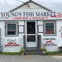 Young's Fish Market outside