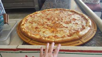 Sam's Giant Manhattan Pizza food