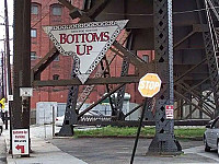 Bottoms Up Pizza outside