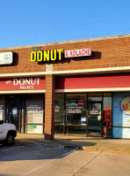 Bunkie's Donut Shop outside