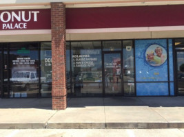 Bunkie's Donut Shop outside