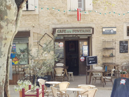 Cafe De La Fontaine inside