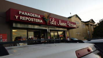 Panaderia La Nueva Victoria outside