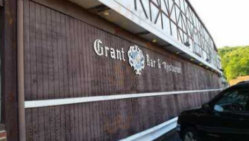 The Grant And Lounge outside