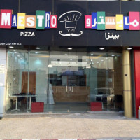 Maestro Pizza inside