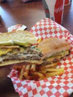 Chachis Burgers food