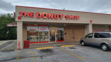 The Donut Shop outside