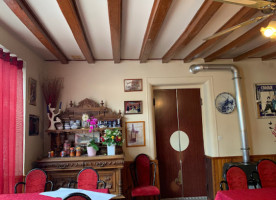 Café Les Hervaux inside