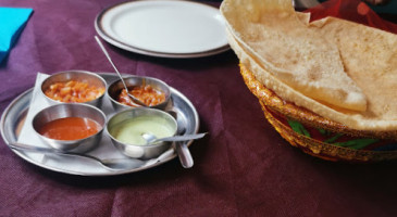 Hola India food