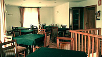 Bar Restaurante Zurbano inside