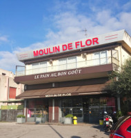 Moulin De Flor outside