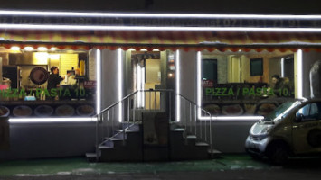 Yildiz Pizza Kebab Haus outside