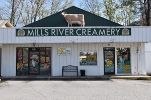 Mills River Creamery outside