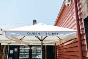 Queen St Eatery outside