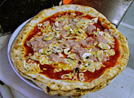 Pizzeria Osare food