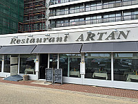 Artan outside