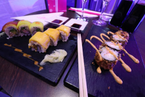 Jsushi Fontainebleau food