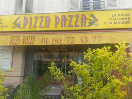 Pizza Pazza inside