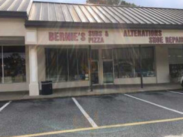 Bernie's Sub Pizza Shop outside