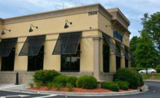 Zaxby's Chicken Fingers Buffalo Wings outside