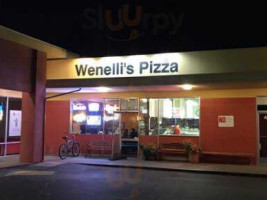 Wenelli's Pizza outside