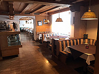 Taverna Astoria inside
