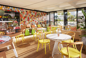 Fixx Lounge & Cafe @ QT Gold Coast food