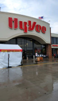 Hy-vee Bakery outside