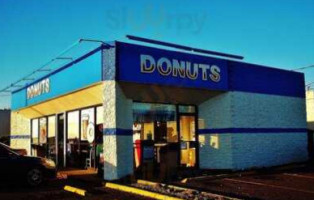Heavenly Donuts outside