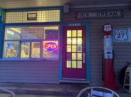 The Old 27 Ice Cream Shop outside