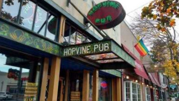 Hopvine Pub outside