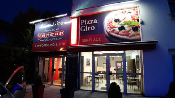 Pizza Giro food